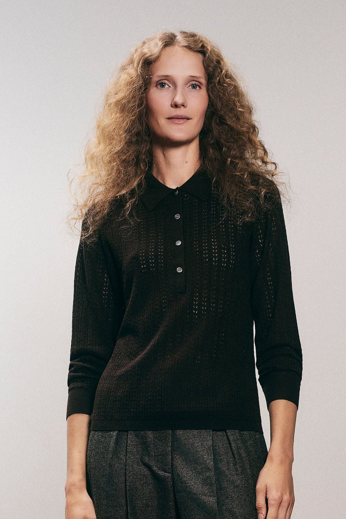 Dalia knit polo in Cacao — Extrafine Merino wool and silk blend, openwork pointelle knit, ribbed cuffs, narrow ribbed hem, classic polo silhouette, front closeup