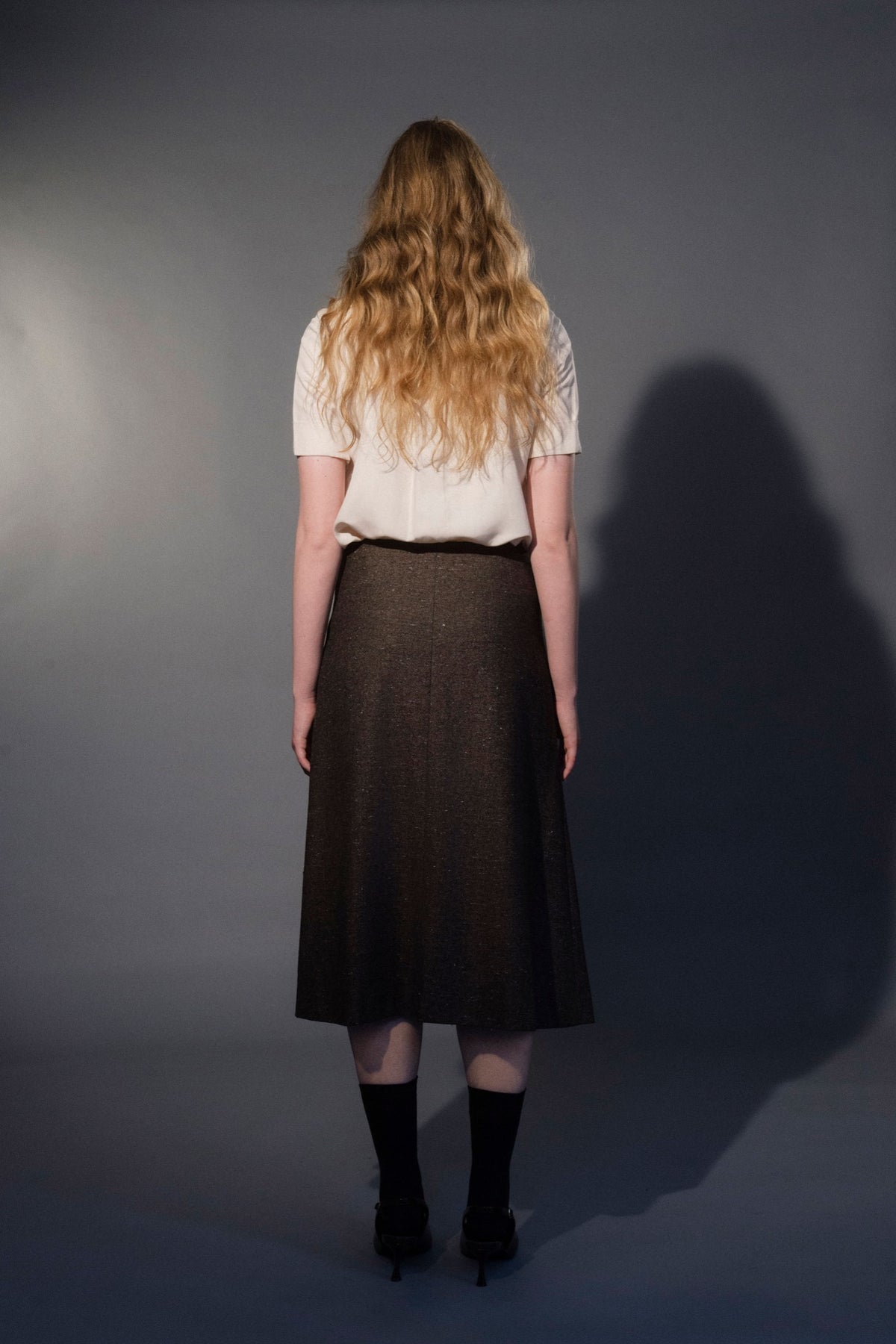 Stathe Guacaporo Skirt in Speckled Truffle — back view, styled with a short-sleeve shirt