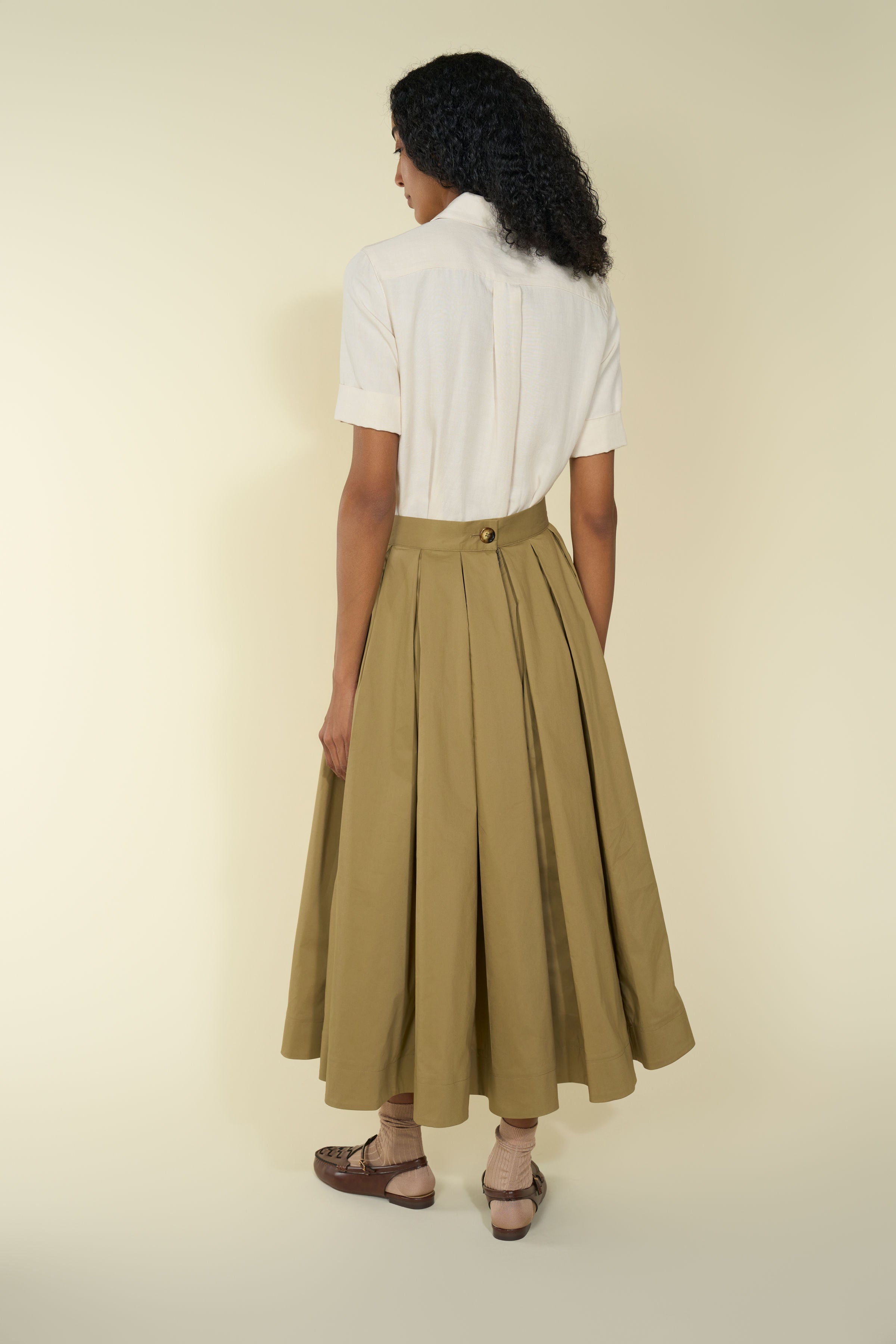 Lightweight Palofierro skirt in White — Japanese cotton, natural waist, above-ankle length, hidden back-zip and button closure, hidden side pockets, front view