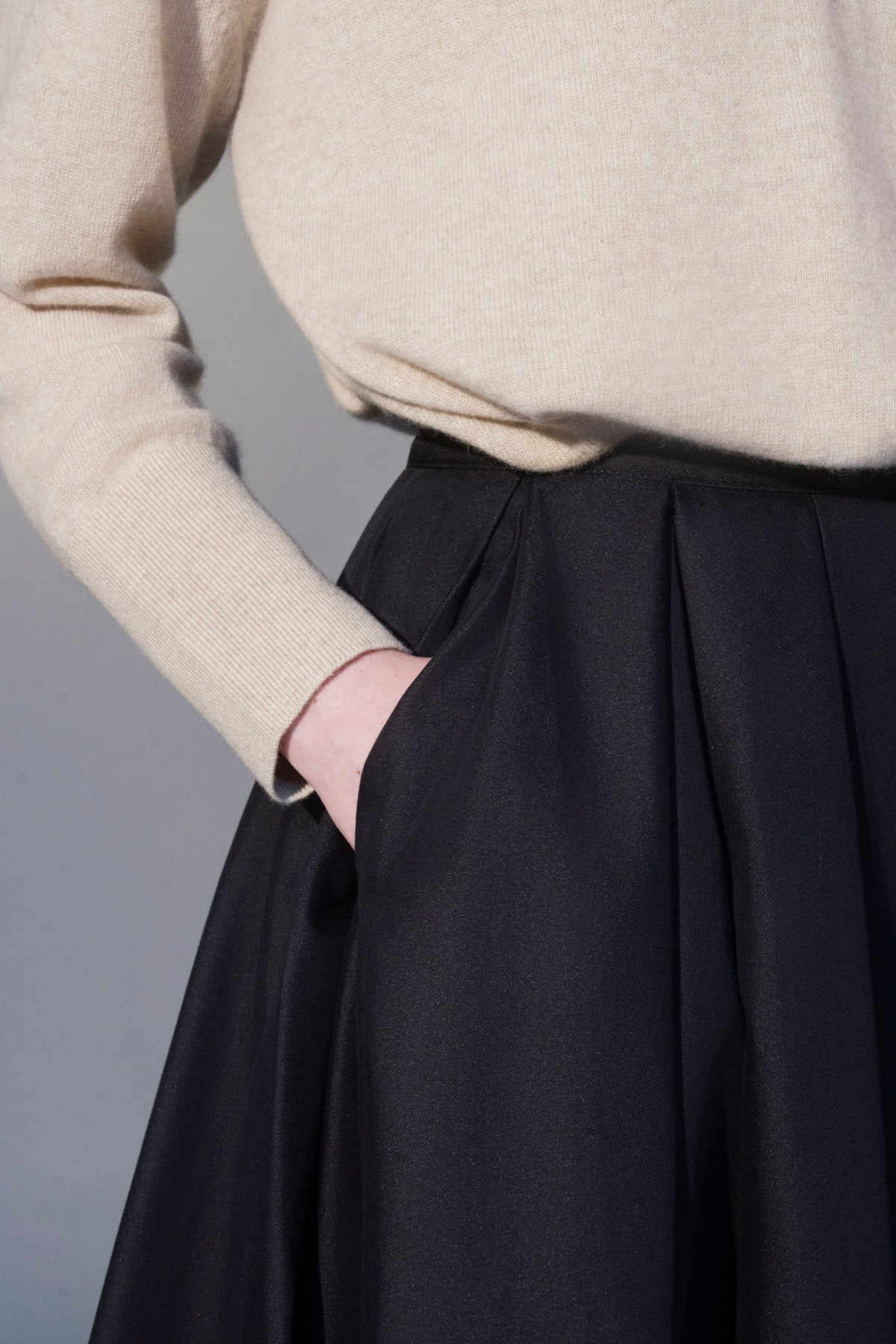 Stathe Vinorama Skirt in Black — pocket detail